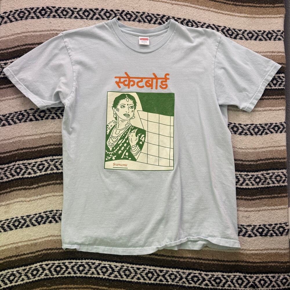 Men's Supreme FW18 Bombay Light Pale Blue Hindi Script Skate Tee Shirt Sz Large